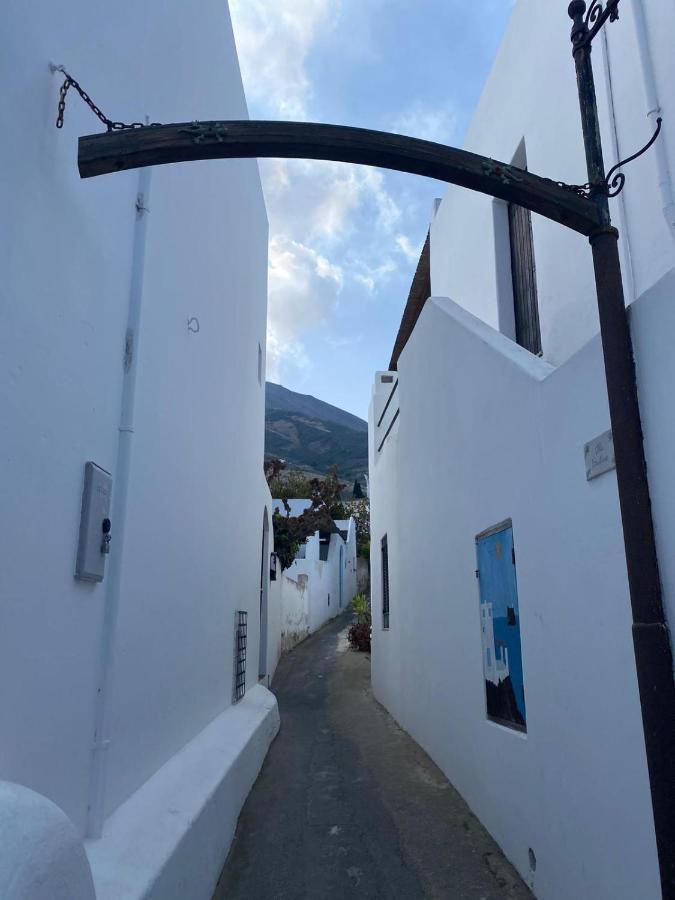 Stromboli Suite Apartment With Terrace Volcano & Sea View Eksteriør billede